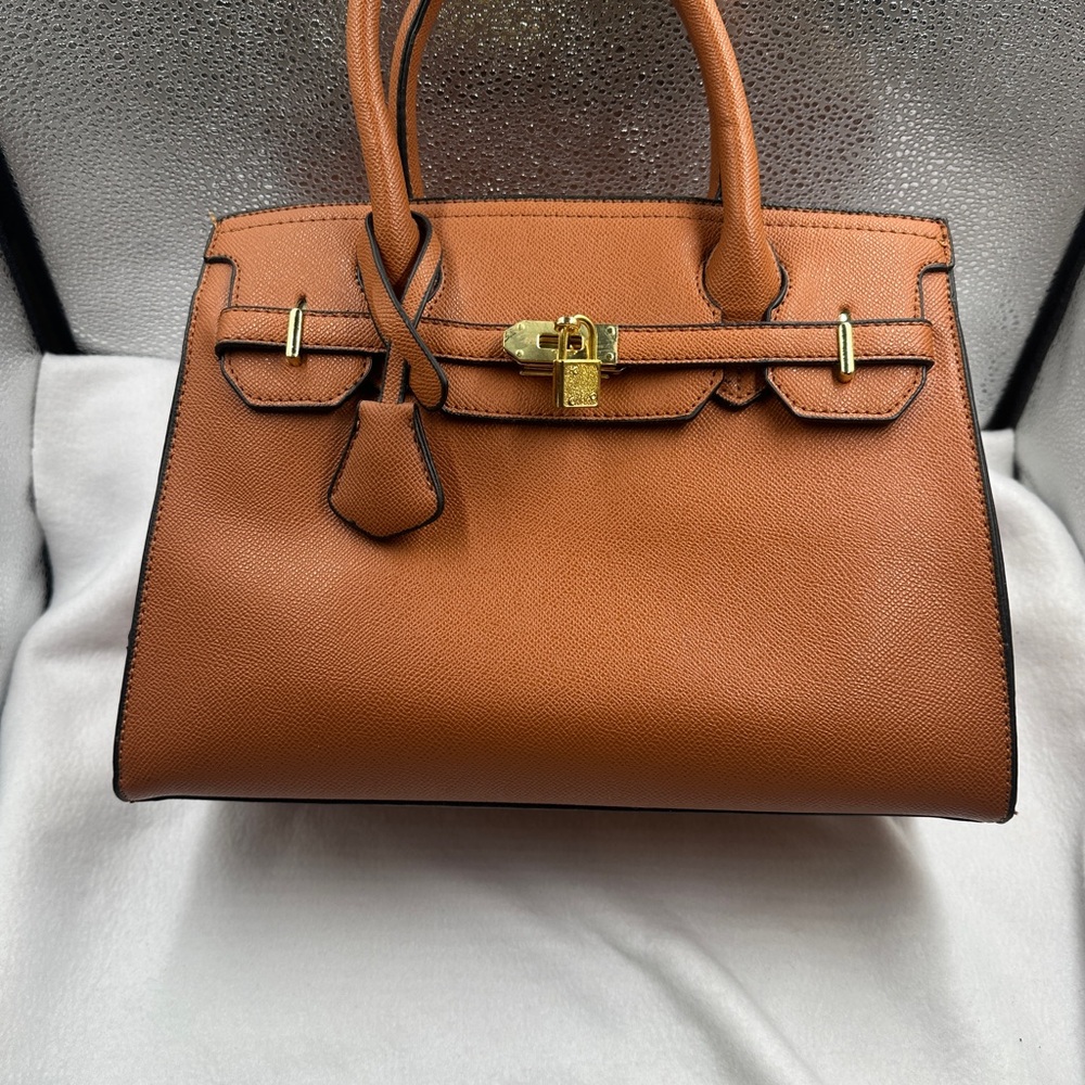 Elegant Tan Handbag